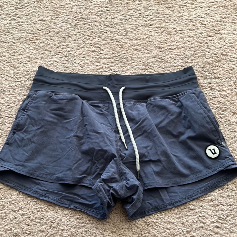 Vuori shorts size small